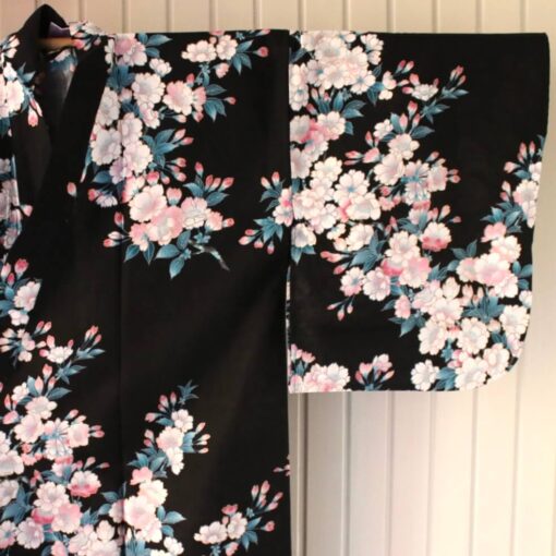 Yukata svart med körsbärsblommor